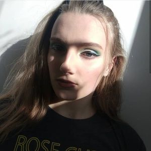 Meet your Posher, Eva